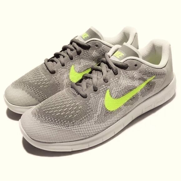 🎉Nike Free RN kids Running shoes Sneakers 5.5 - Picture 1 of 9